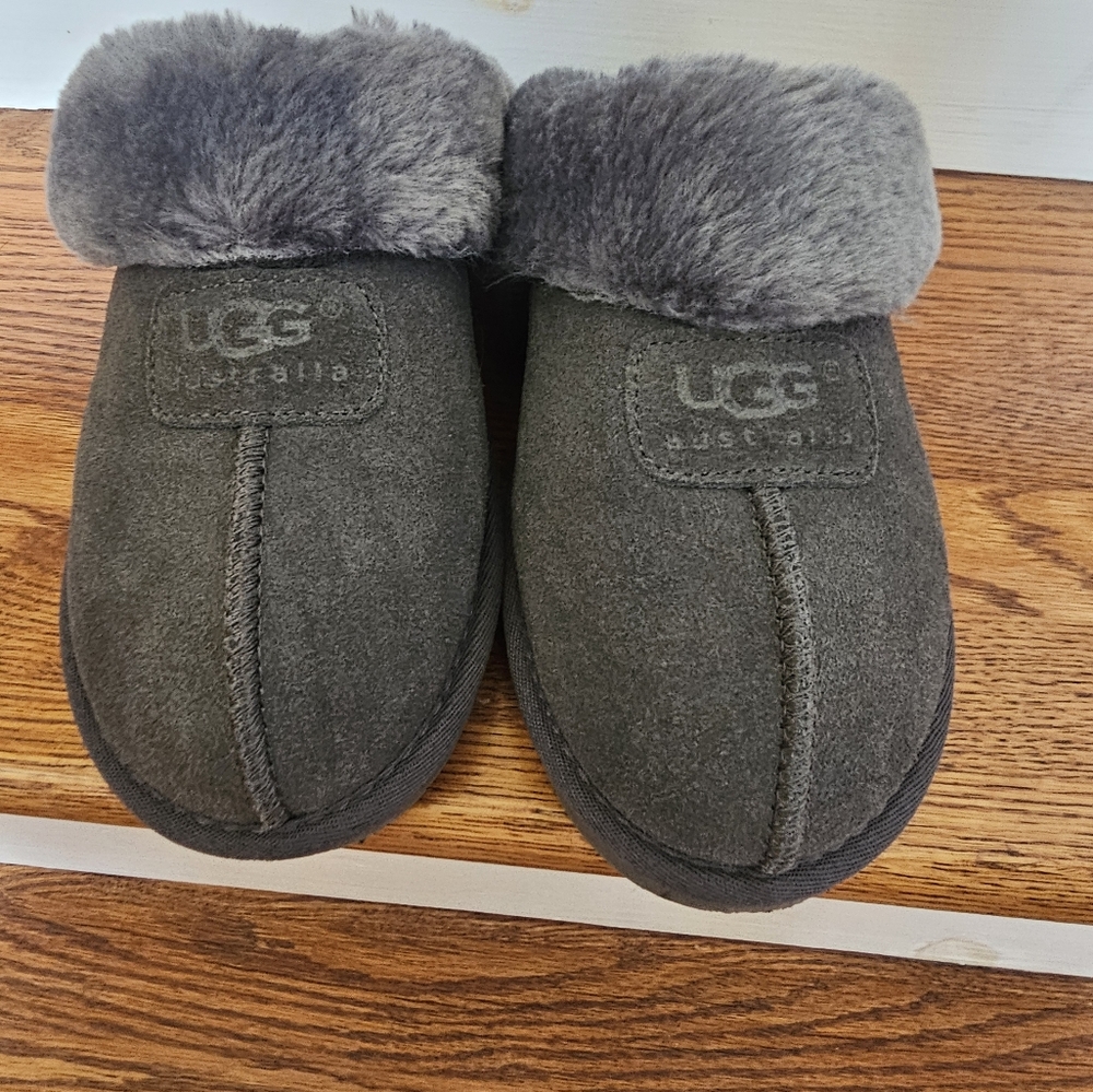 Designer Slippers; Size: 8M; (UK 6.5)